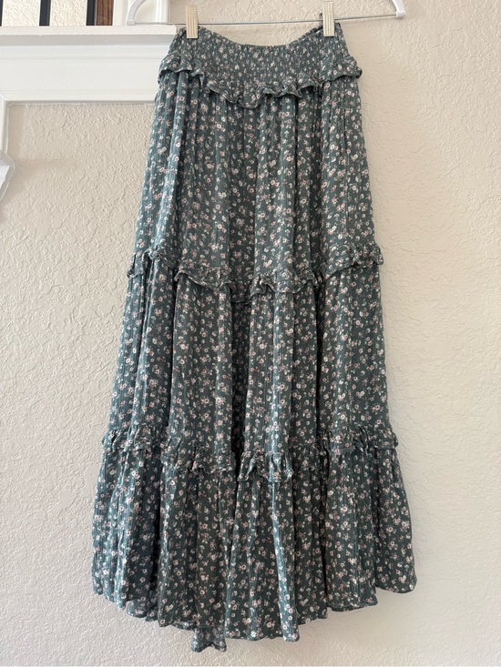 Aura Dresses & Skirts - Aura Floral Tiered Midi Skirt (S)
